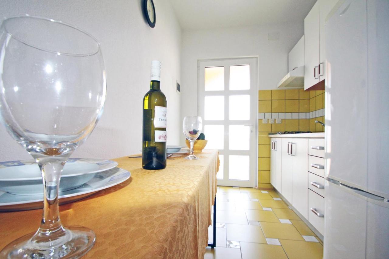 Apartments By The Sea Vinjerac, Zadar - 5824 Екстер'єр фото